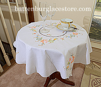 Tablecloth Round Topper.34 inches. Spring Flowers. White. - Click Image to Close